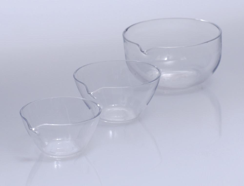 proQuarz Evaporating Basin Quartz Ø70 mm Height 35 mm Capacity 60 ml with Spout and Flat Base

